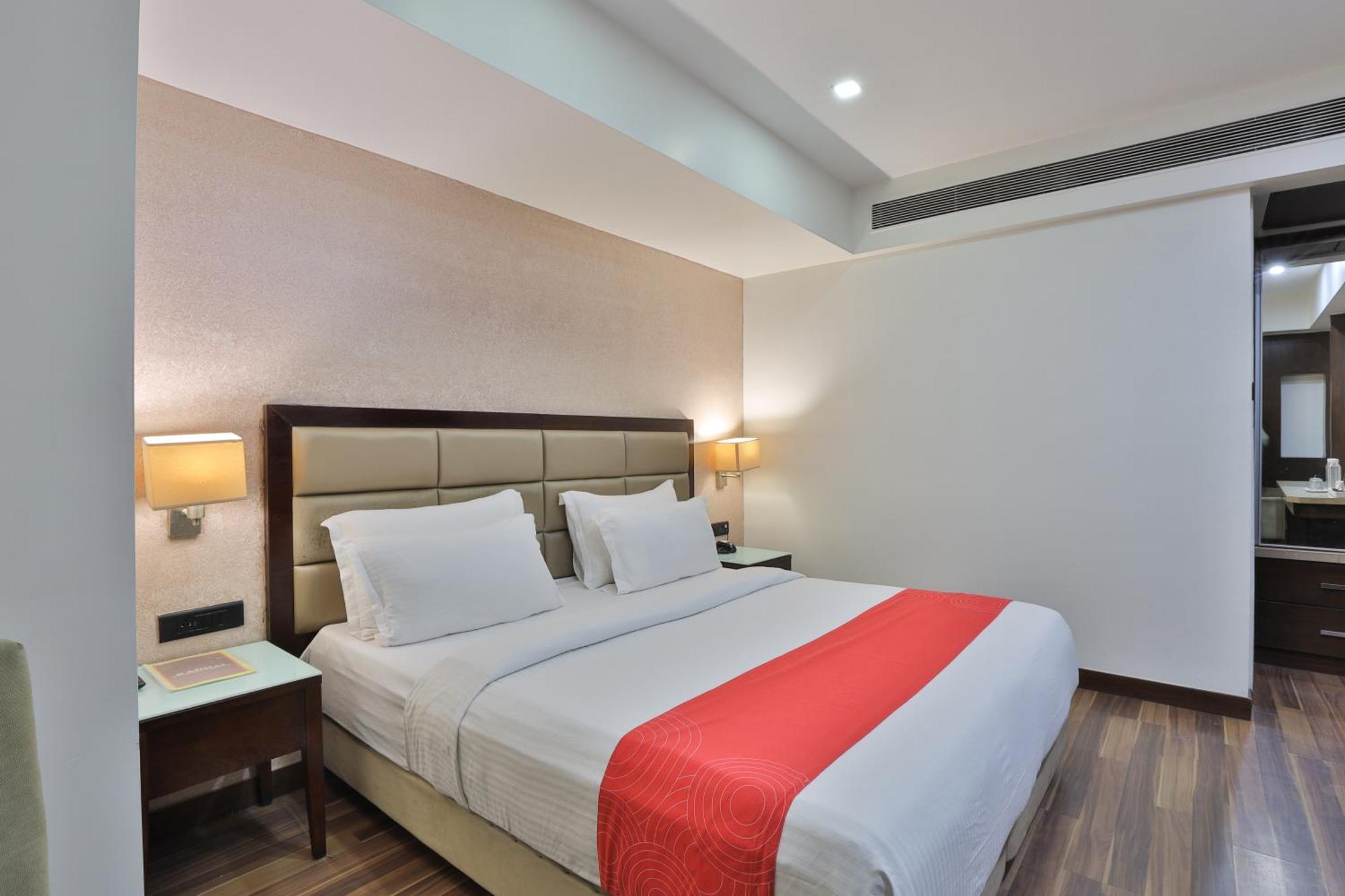 Krios Hotel - Near Sg Highway, Ahmedabad Exterior foto